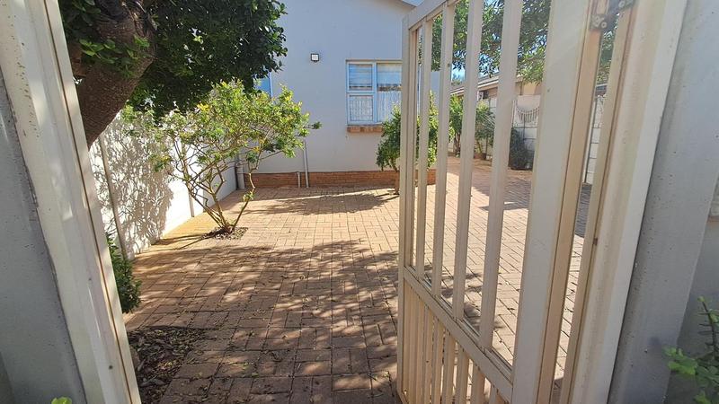 3 Bedroom Property for Sale in Britannia Bay Western Cape
